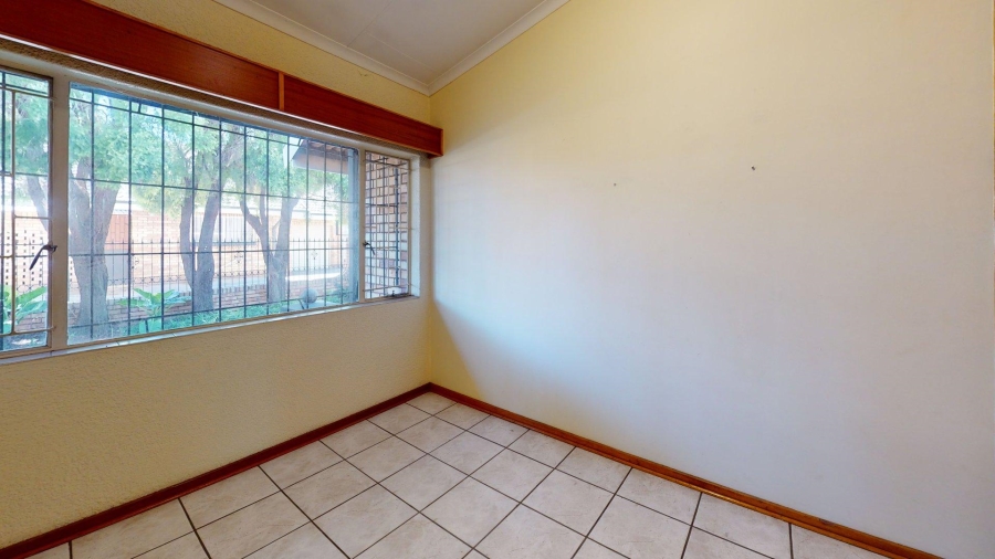 28 Bedroom Property for Sale in Kannoniers Park North West